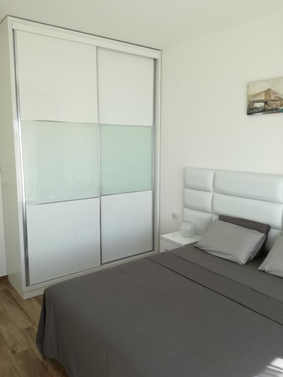 Apartment Victoria Dobra Voda Esterno foto